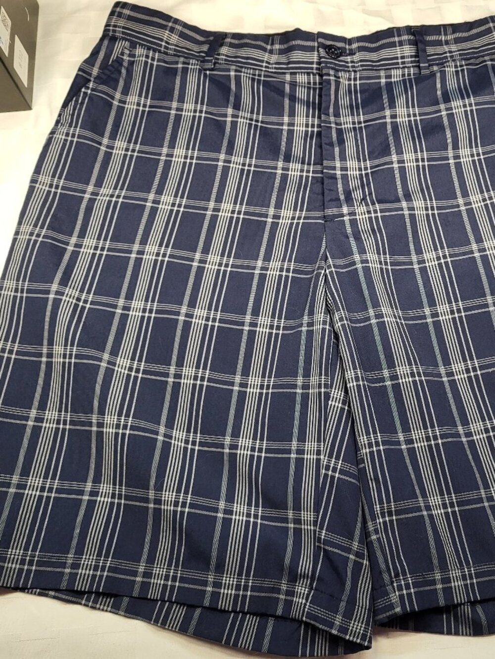 Greg Norman Men's Golf Shorts - Size 36